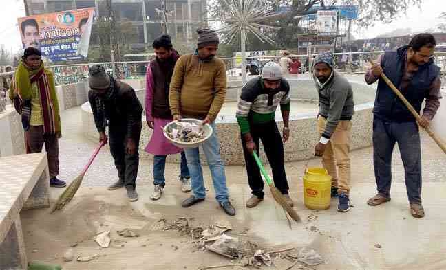 jyss workers cleaning campaign in azmgarh