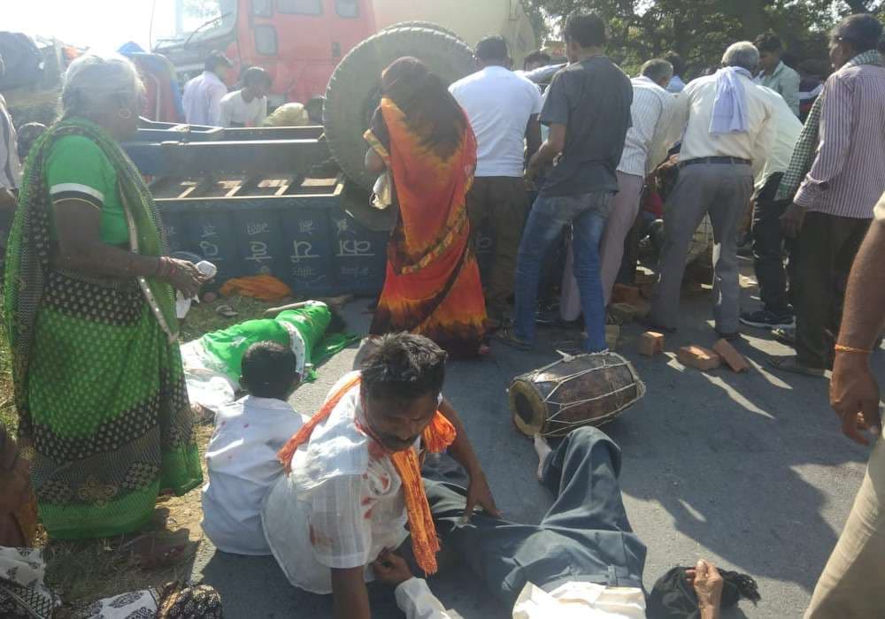 Four died and many people injured in Auraiya road accident