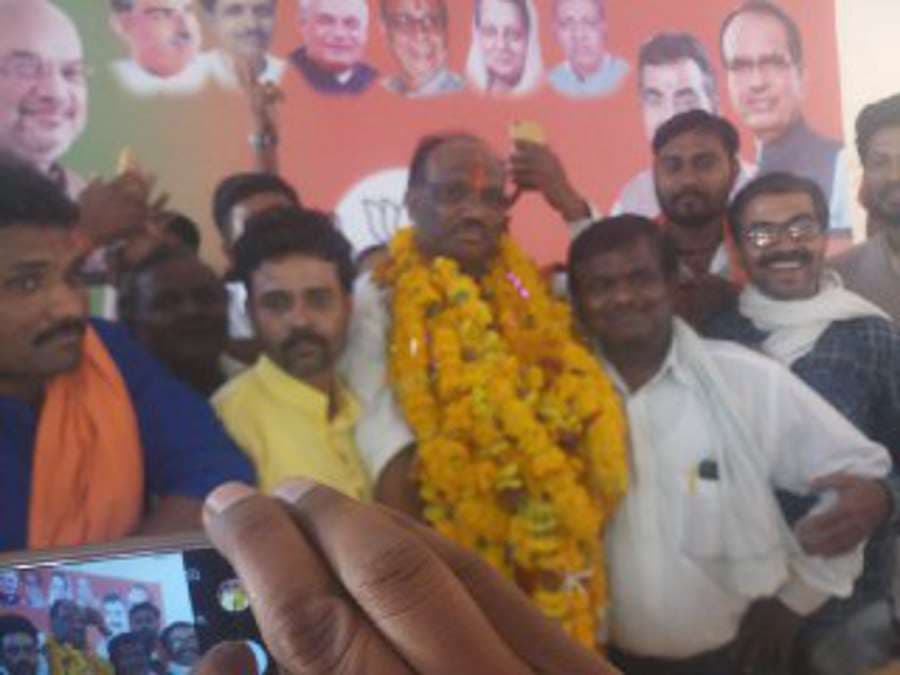 BJP candidate Durgadas Uike addressed the workers after the victory