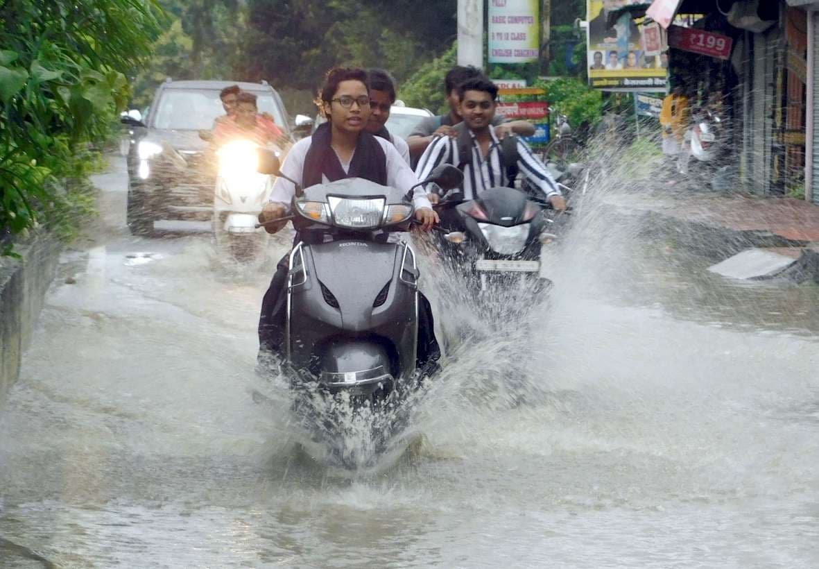 City falls due to rain Full