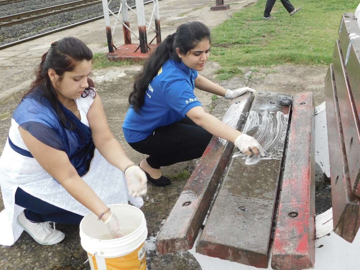 Members of Sant Nirankari Charitable Foundation cleaned at the statio