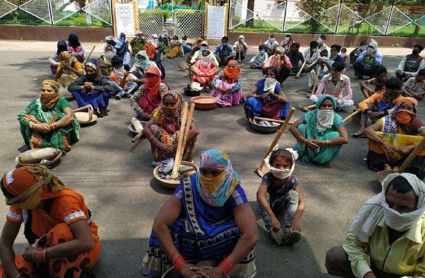 MNREGA workers protest