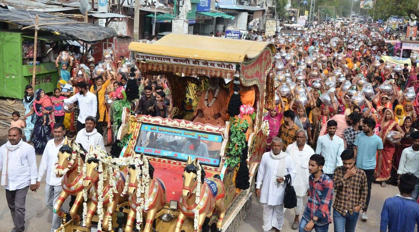 बूंदी में मीणा समाज की ओर से निकाली गई कलश यात्रा में शामिल महिलाएं।