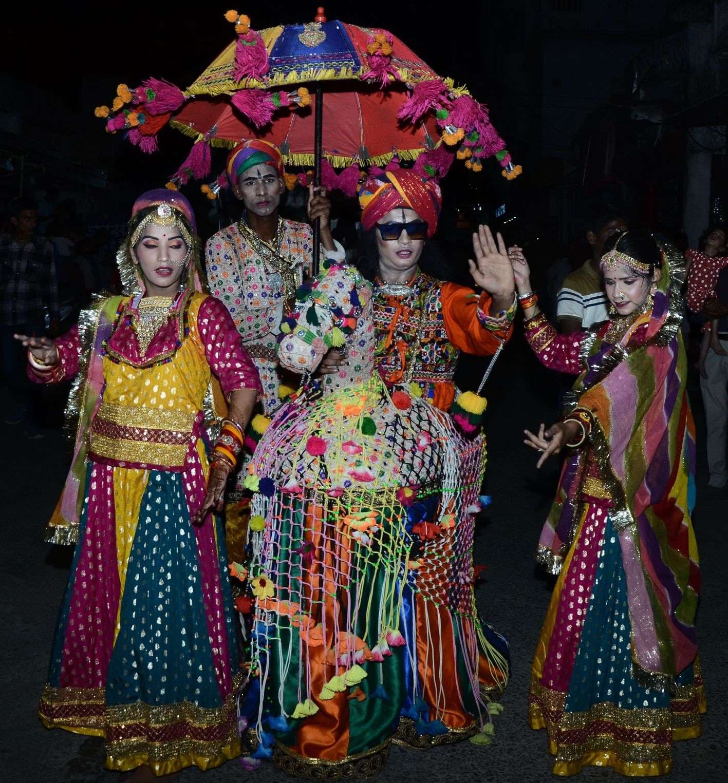 शाही ठाठ-बाट से पालकी में सवार होकर निकली तीज माता...देखे तस्वीरें