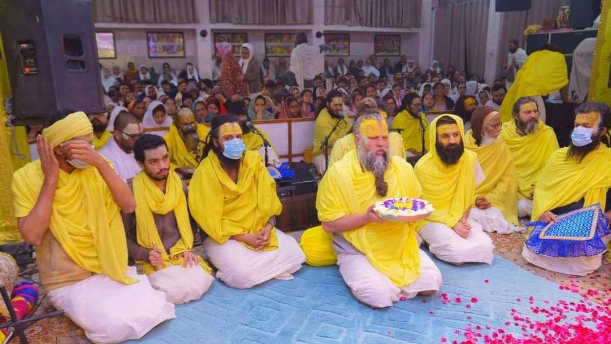 Premanand Maharaj wear yellow dress