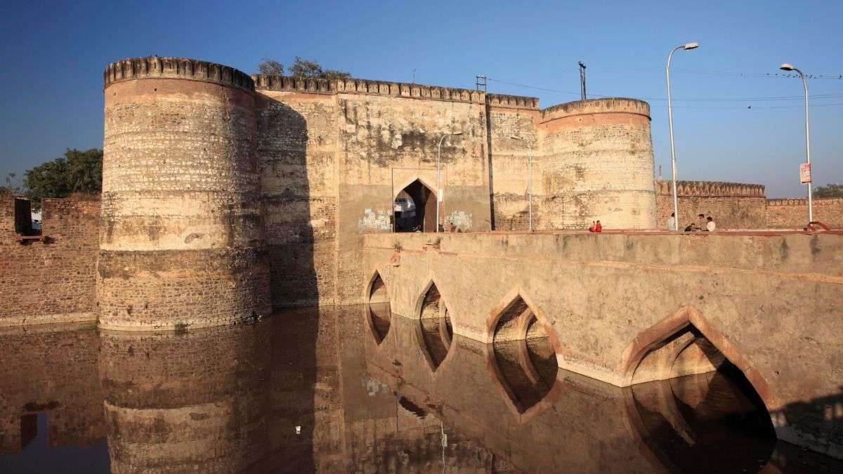 lohagarh_fort_bharatpur_02.jpg