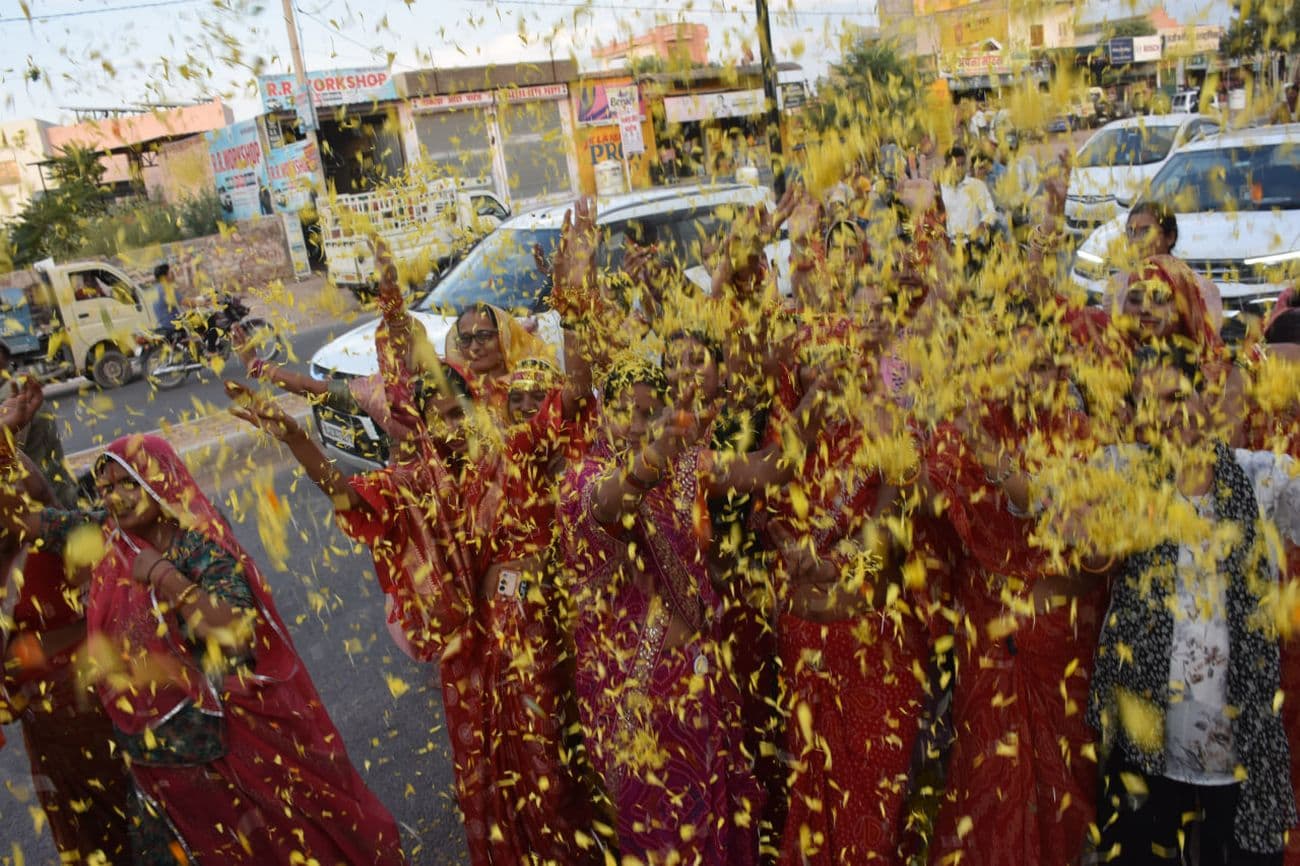 Immersion of the idol amidst cheers after nine days of worshiping the Mother Goddess