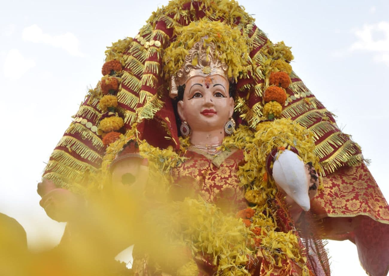 Immersion of the idol amidst cheers after nine days of worshiping the Mother Goddess