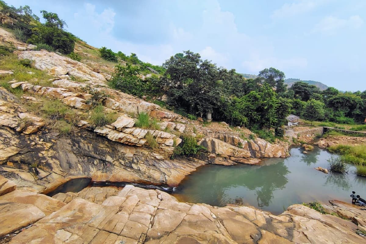 Nagarda Waterfall