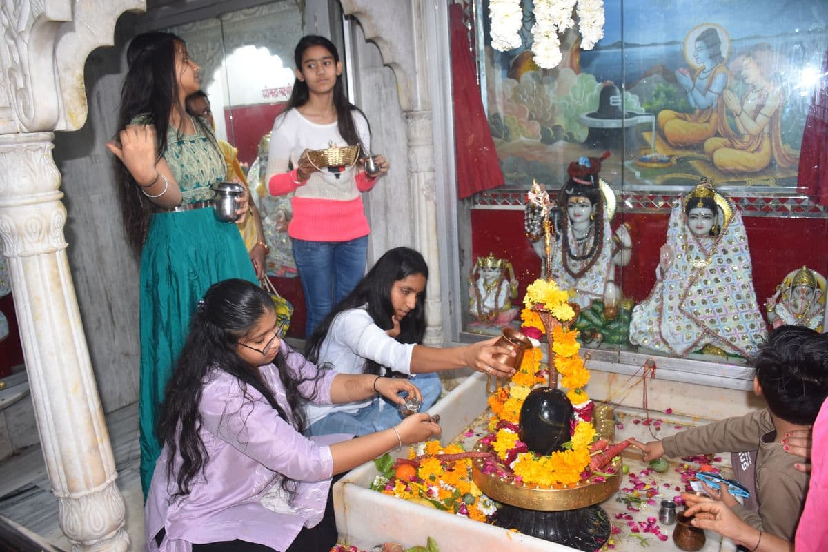 Fair of devotees in Shiva temples on Mahashivratri