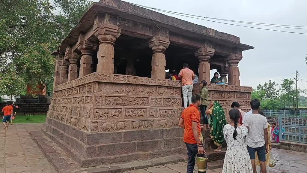 Shiv Mandir: देवबलौदा में स्थित 13वीं शताब्दी का प्राचीन शिव मंदिर, देखें तस्वीरें     