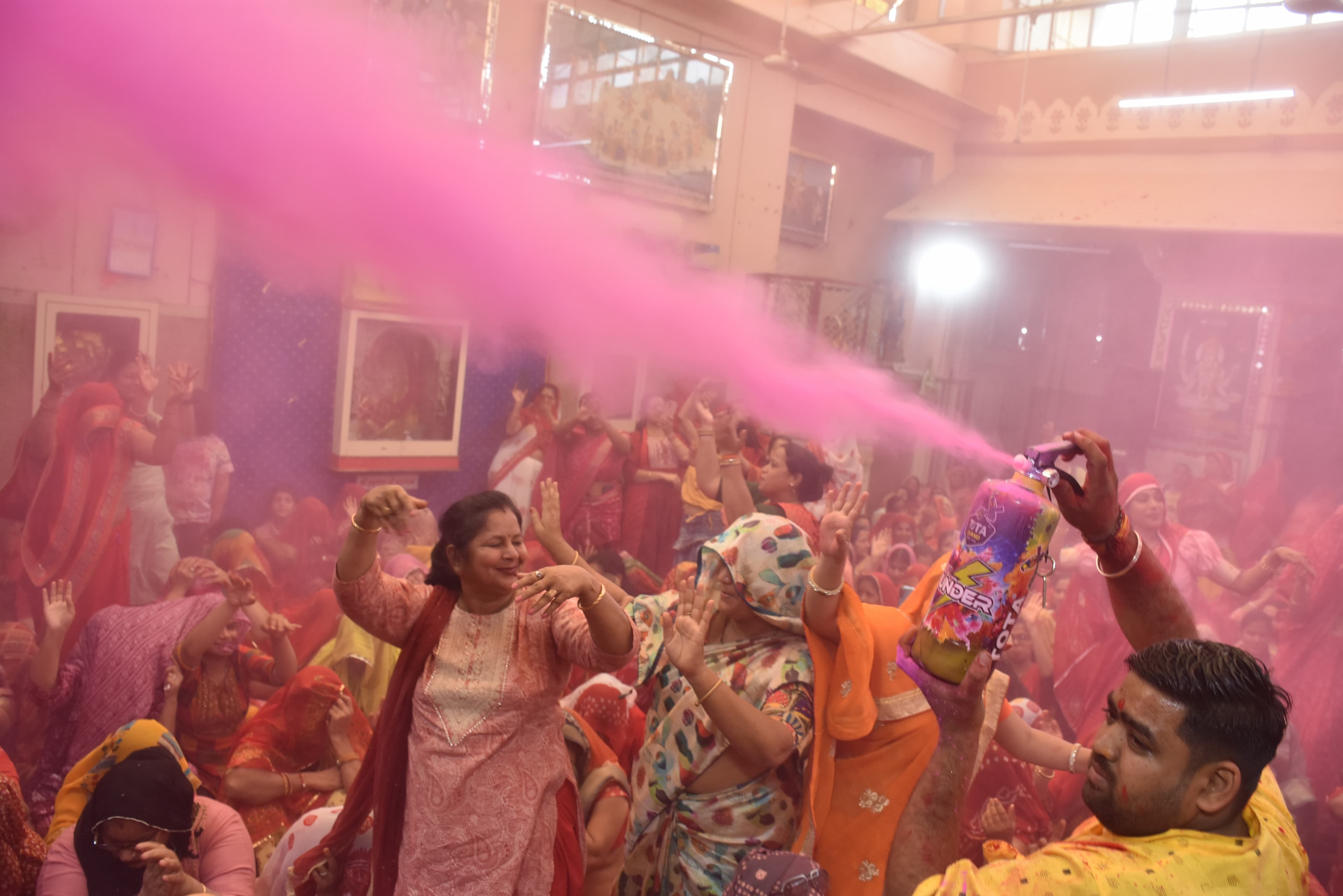 Nagarseth Banshiwala drenched in the pomp of Phagotsav, gulal, flowers, saffron and perfume