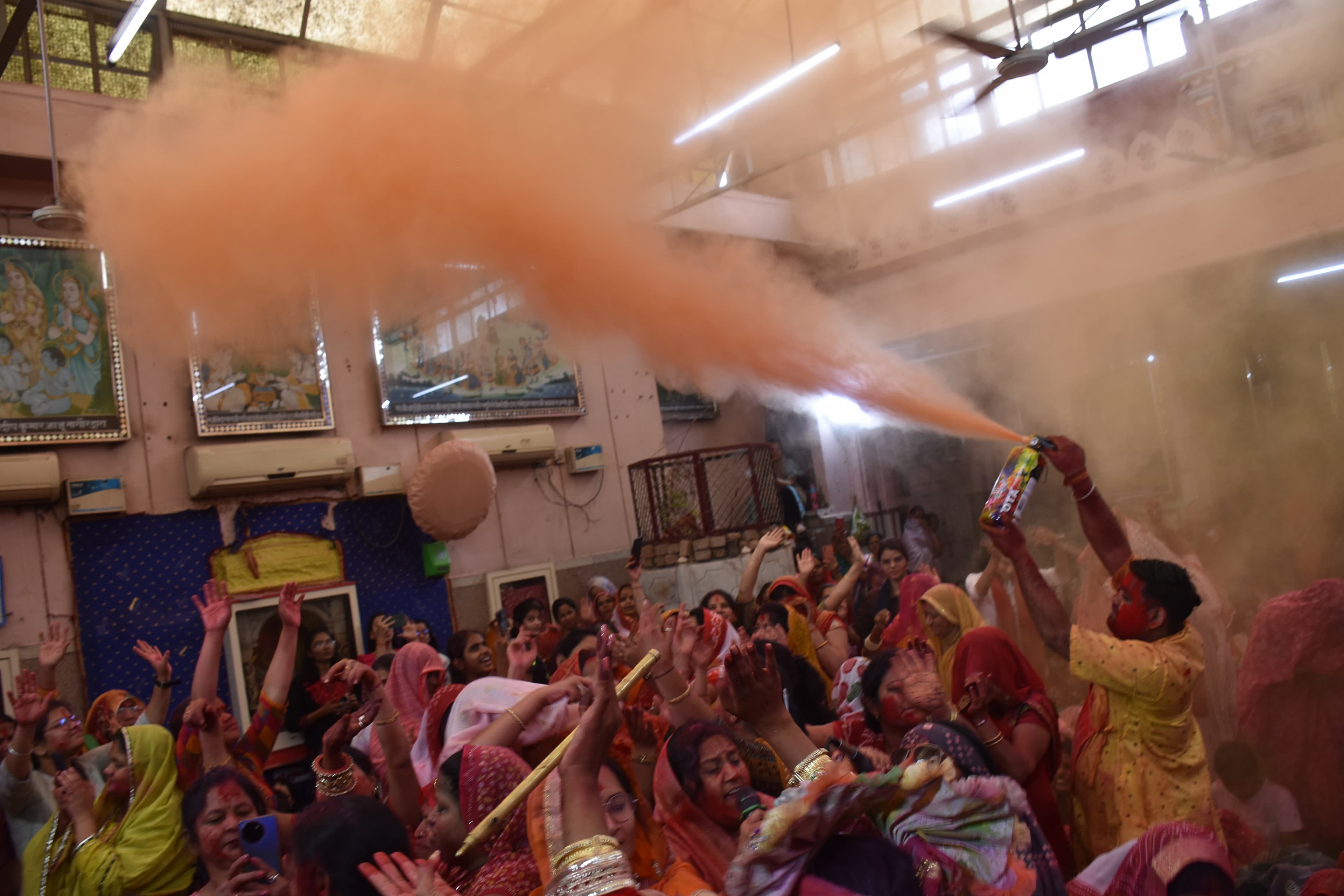 Nagarseth Banshiwala drenched in the pomp of Phagotsav, gulal, flowers, saffron and perfume