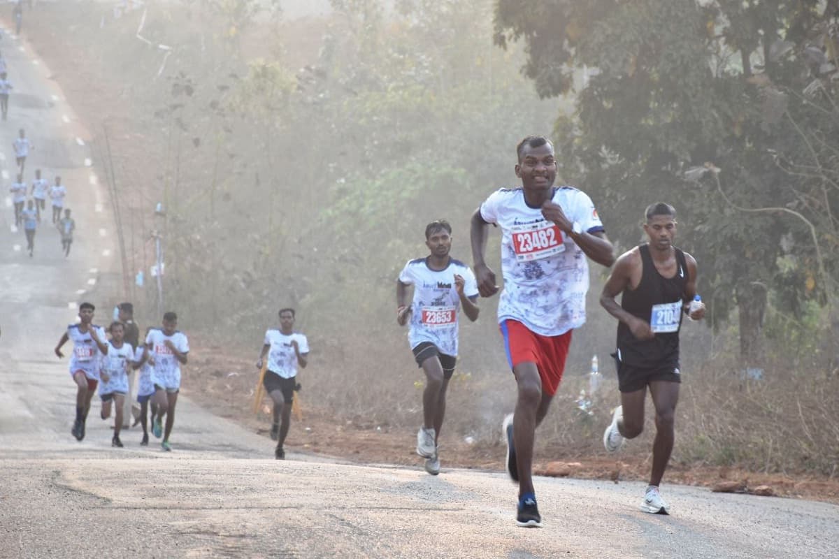 Abujhmad Peace Half Marathon 2025: नक्सलियों का हिल गया किला? नारायणपुर में अबूझमाड़ मैराथन का हुआ भव्य आयोजन, देखें तस्वीरें