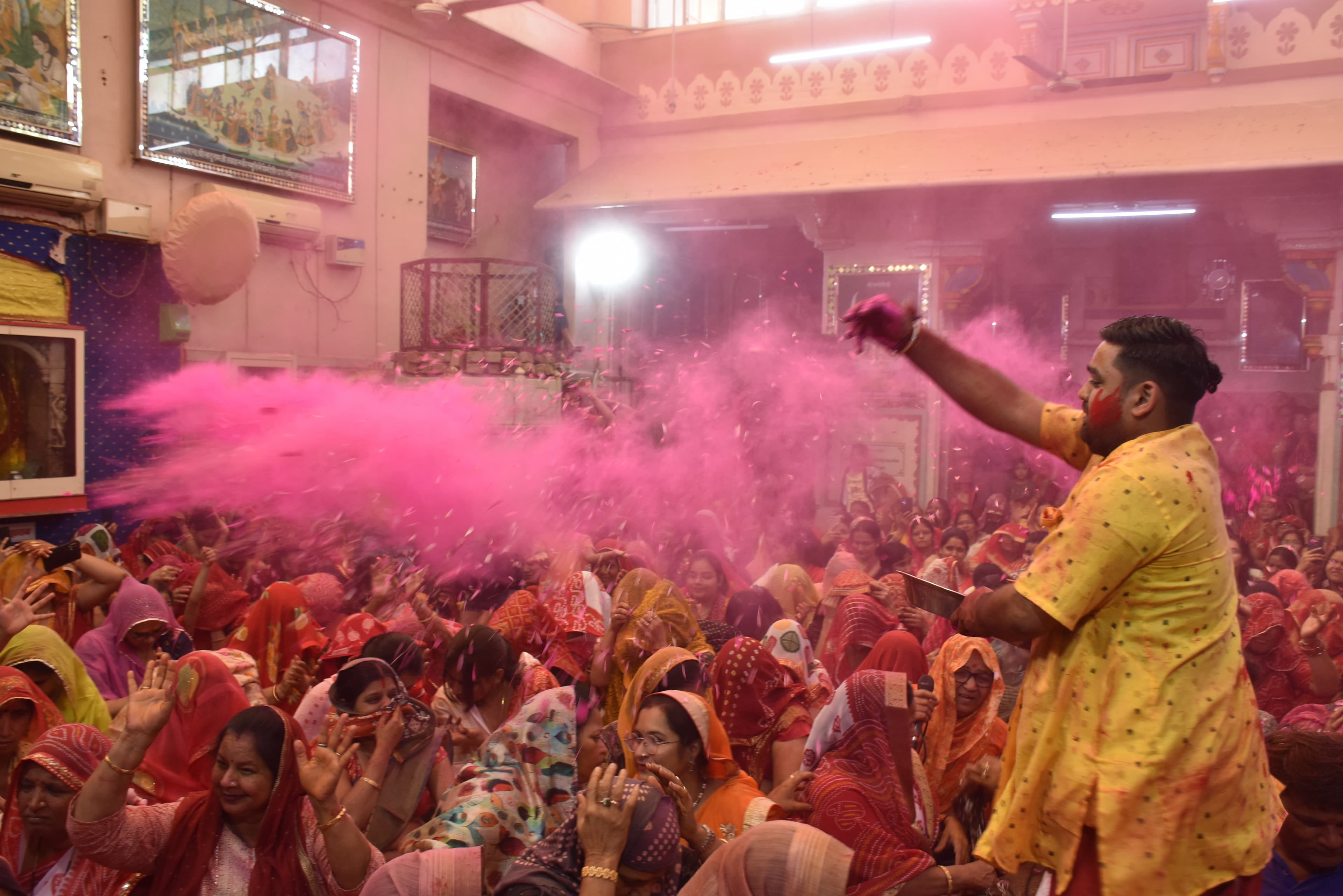 Nagarseth Banshiwala drenched in the pomp of Phagotsav, gulal, flowers, saffron and perfume